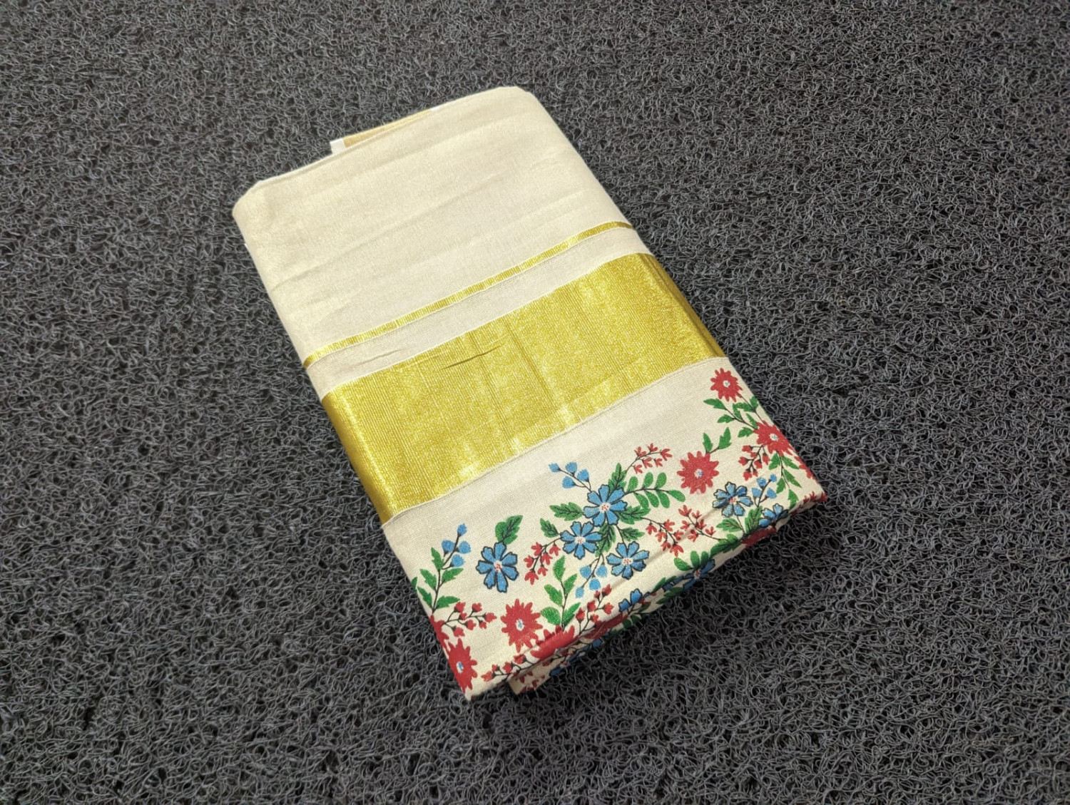 Sai Ram Textiles Premium Quality Floral Garland Golden Tissue Saree With Blouse | Kerala Set Saree