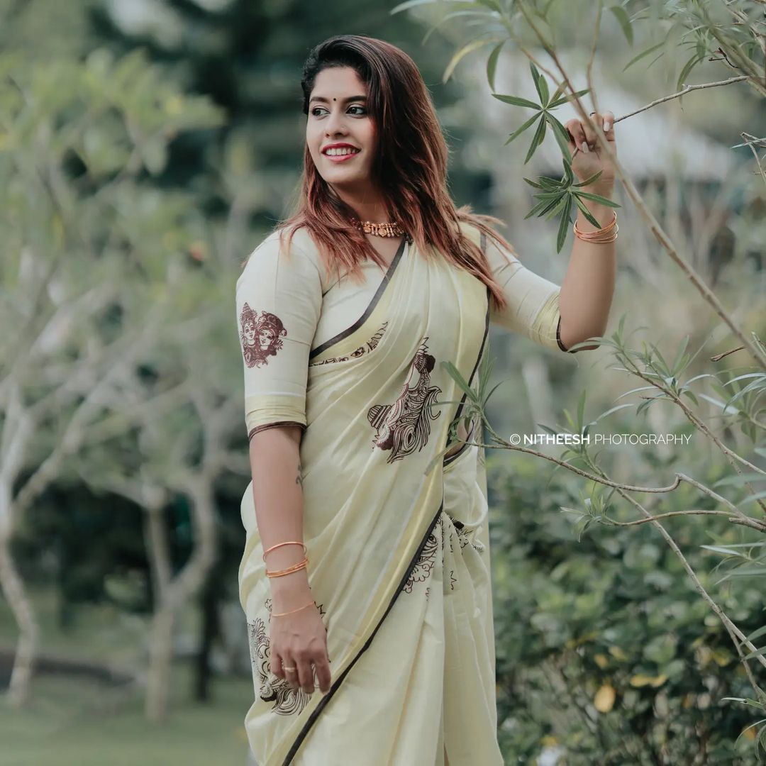 Sai Ram Textiles Premium Quality Radhakrishna Golden Tissue Saree With Tussels | Kerala Set Saree